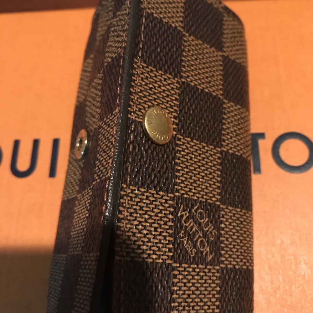 Louis Vuitton Damier Ebene 4 ring keychain.